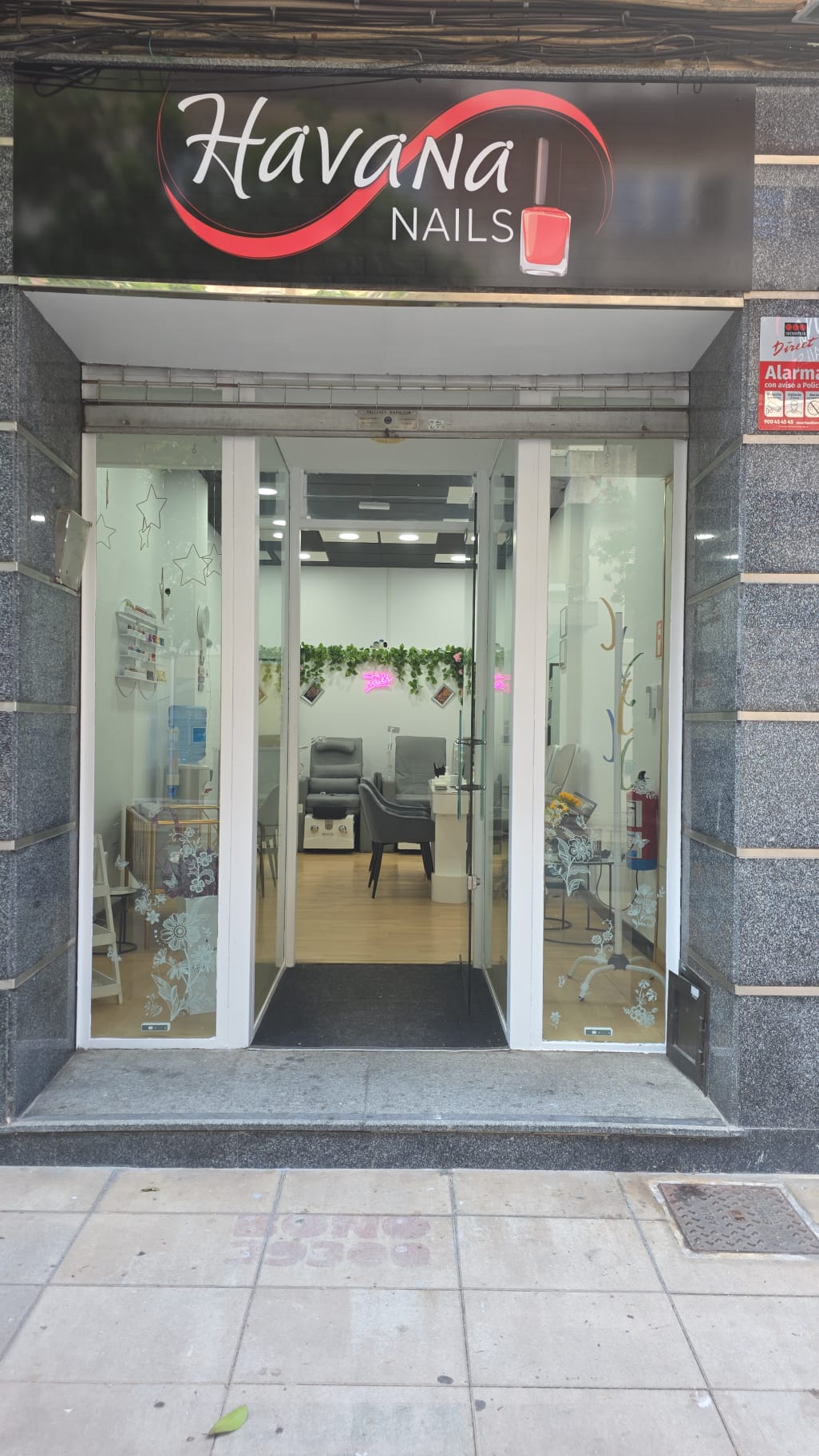 Fachada exterior de Havana Nails - Centro de manicura en Calle Consolación 25, Torrelavega